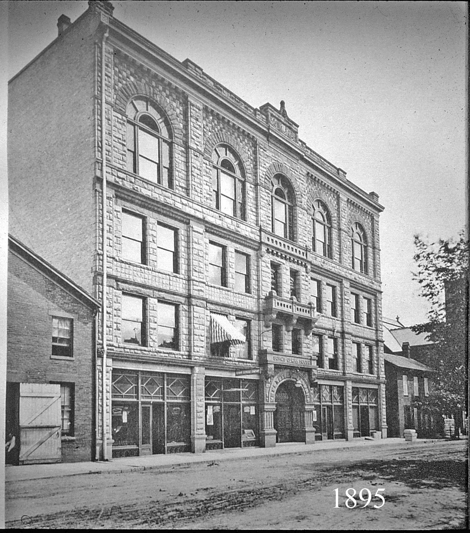 03Sorg_Opera_House_1895_mod