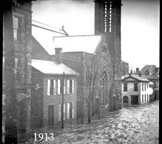 12_South_Main_at_Fourth_Street_1913_Flood_mod