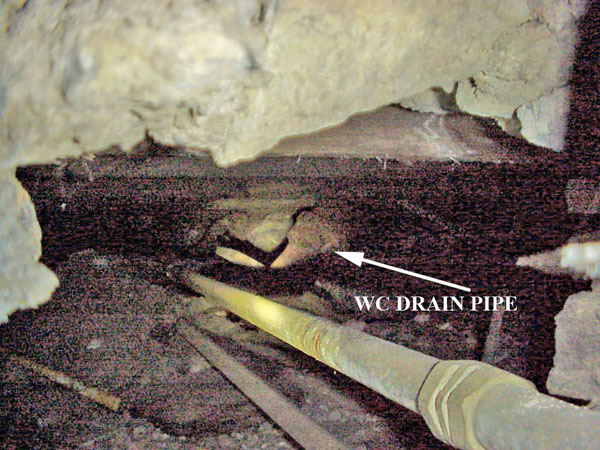 MENS_WC_CRAWL_SPACE