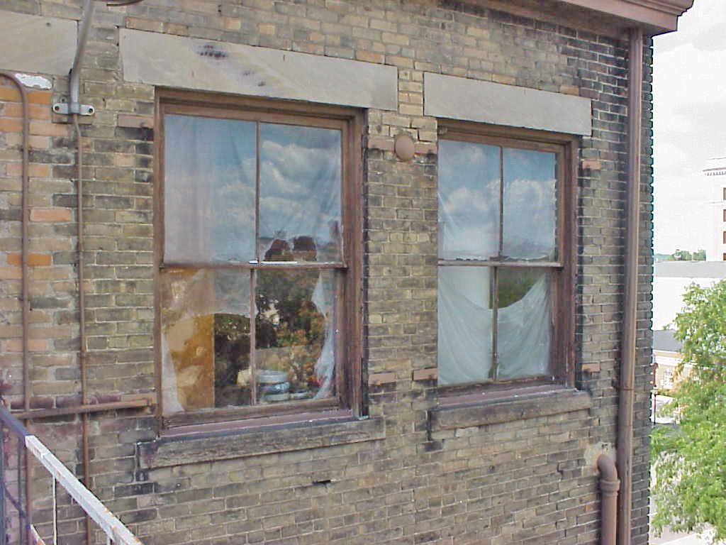SORG_FOURTH_REAR_NORTH_WINDOWS