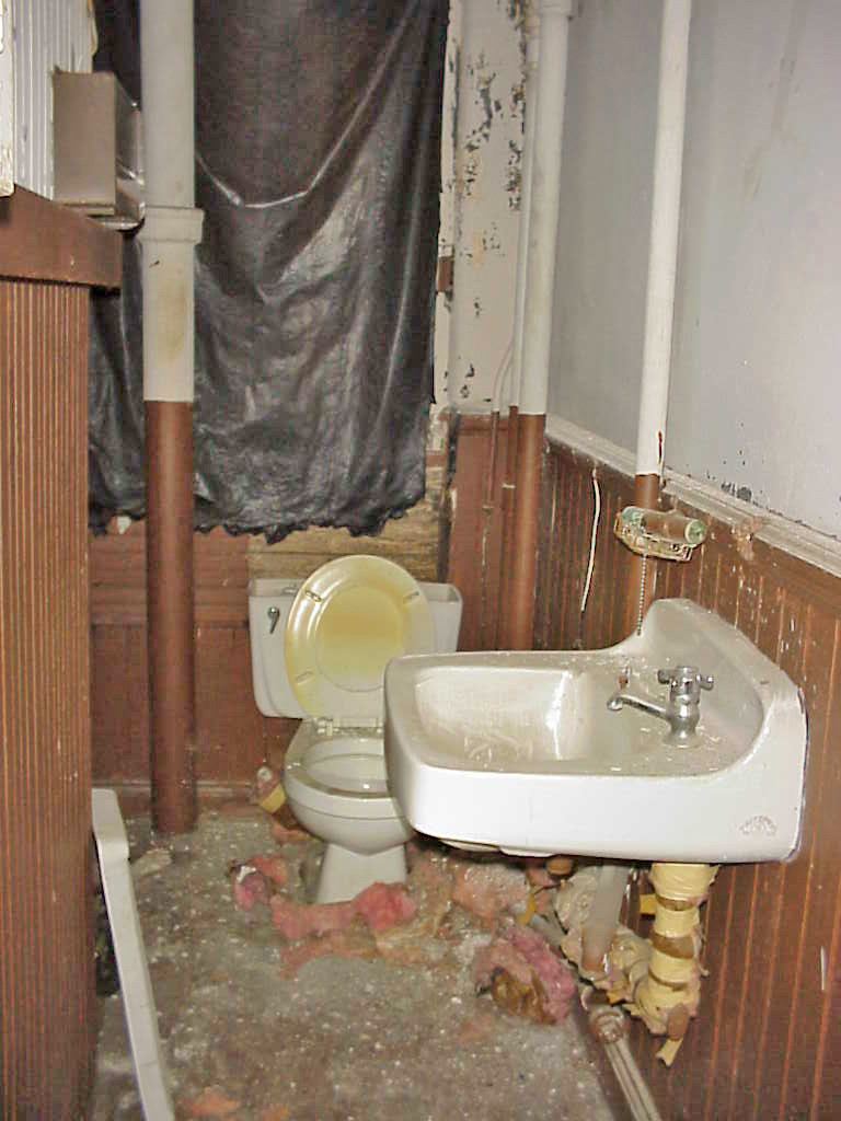 HOUSE_SECOND_BATHROOM_B