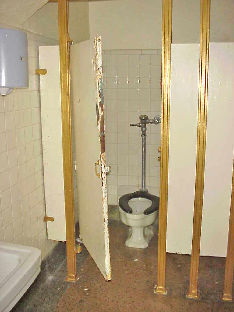 MAIN_HOUSE_WOMENS_RESTROOM_B