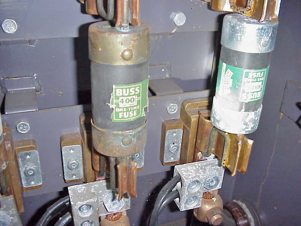 SERVICE_3_400AMP_FUSES
