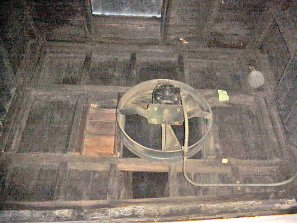 FAN_SMALLER_OLDER_SW_VENT_PENTHOUSE