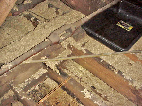HOUSE_ATTIC_at_EAST_TRUSS+OLD_GAS_PIPE