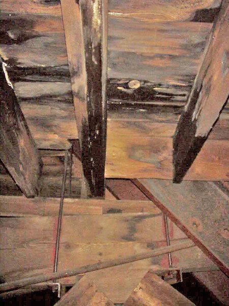 HOUSE_ROOF_BETWEEN_SW_VENT+TRUSS